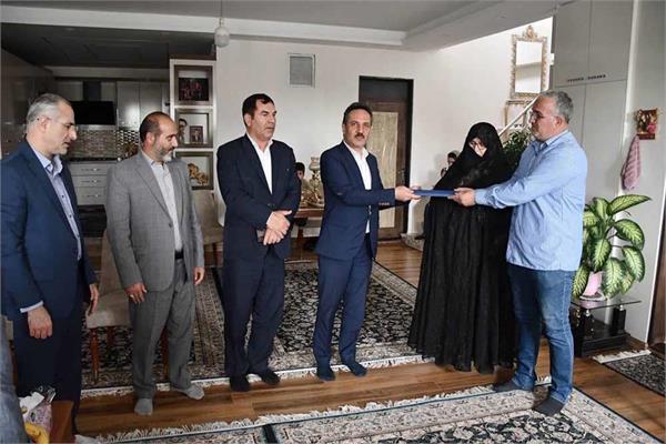 دیدار مدیرکل آذربایجان غربی با خانواده معظم شهید آهنی در میاندوآب