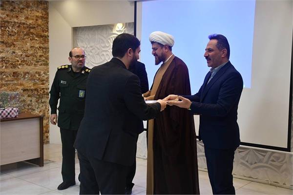 تجلیل مدیر کل ارتباطات آذربایجان غربی از دو جانباز سر افراز