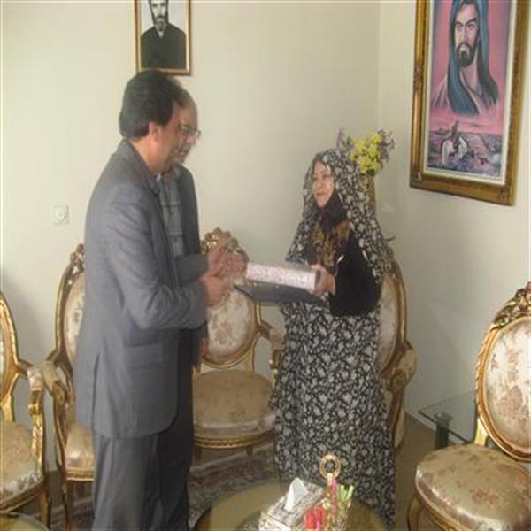 دیدار مدیر کل ارتباطات و فناوری اطلاعات آذربایجان غربی با خانواده شهدا