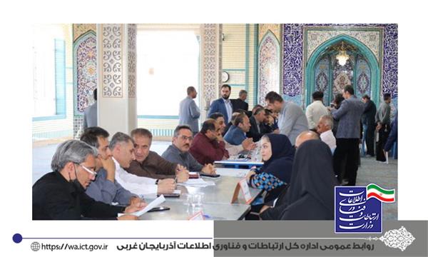 مدیرکل ارتباطات و فناوری اطلاعات آذربایجان غربی در میز ارتباطات مردمی حضور یافتند