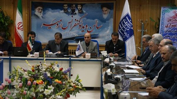 براری در نشست مدیران ICT استان آذربایجان غربی: وزارت ارتباطات خدمت رسانی دراستان ها را با جدیت پیگیری می کند.