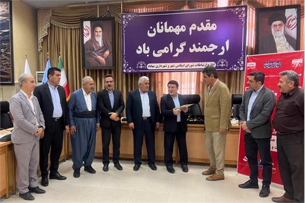 قطار نهضت توسعه ملی فیبر نوری در شهرستان مهاباد به راه افتاد