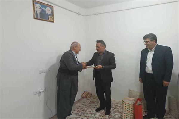 دیدار مدیرکل ارتباطات آذربایجان غربی  با خانواده شهید نوجوان عمر حسن پور