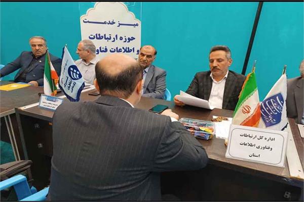 برگزاری میز خدمت و ارتباطات مردمی حوزه ارتباطات در مصلی نماز جمعه ارومیه