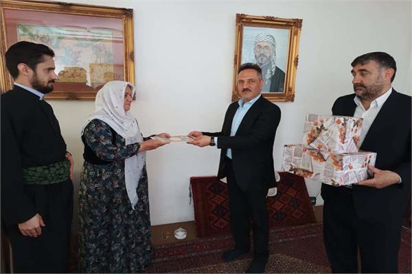 دیدار مدیرکل ارتباطات آذربایجان غربی با خانواده شهیده سنور حسینی