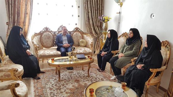 دیدار سرپرست اداره کل ICT آذربایجان غربی با خانواده معزز شهید بلندرفتار