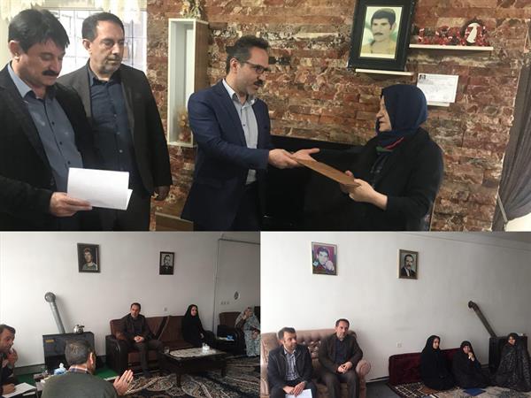 دیدارسرپرست اداره کل ارتباطات و فناوری اطلاعات آذربایجان غربی با خانواده شهداءبمناسبت روز شهید