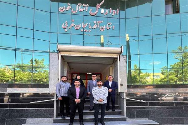 اهدای خون کارکنان اداره کل ارتباطات آذربایجان غربی به حادثه دیدگان در بندرعباس