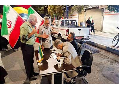حضور مدیرکل ارتباطات آذربایجان غربی در میز ارتباطات مردمی در مسیر رزمگاه شبانه مردم ارومیه