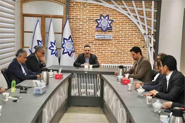 نشست مدیرکل ارتباطات با فعالان حوزه فاوا و شرکت‌های دانش‌بنیان