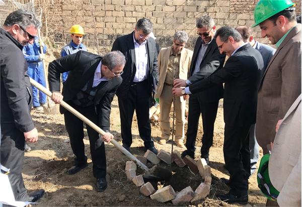 معاون وزیر ارتباطات چهار اصله نهال در سفر به آذربایجان غربی غرس کرد